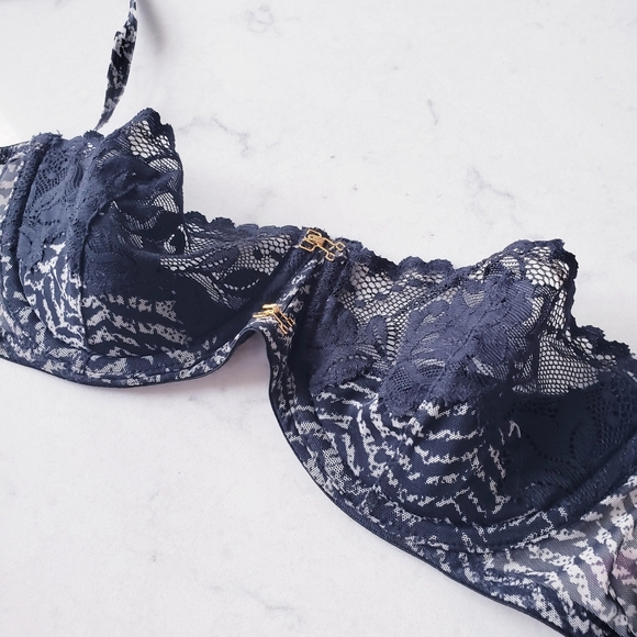 Victoria's Secret Other - Victoria's Secret Black Lace Push-Up Bra Sz 34B